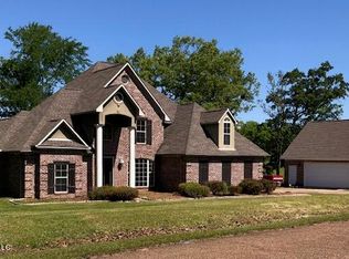1419 Tara Ln, Terry, MS 39170