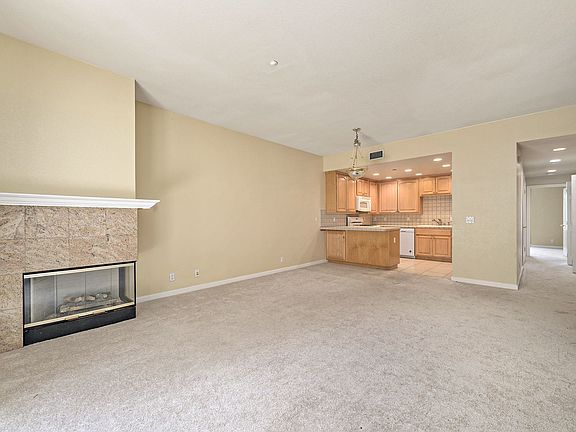 5th image of 297 Tradewinds Dr APT 203