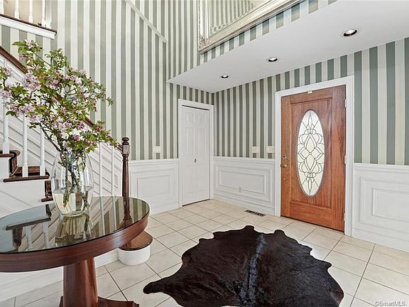 5th image of 85 Mountain Brook Dr