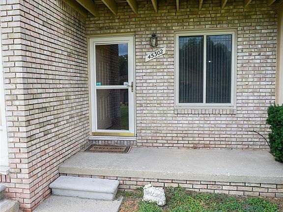 4th image of 45302 Manor Dr