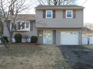 392 Sullivan Ct, Rahway, NJ