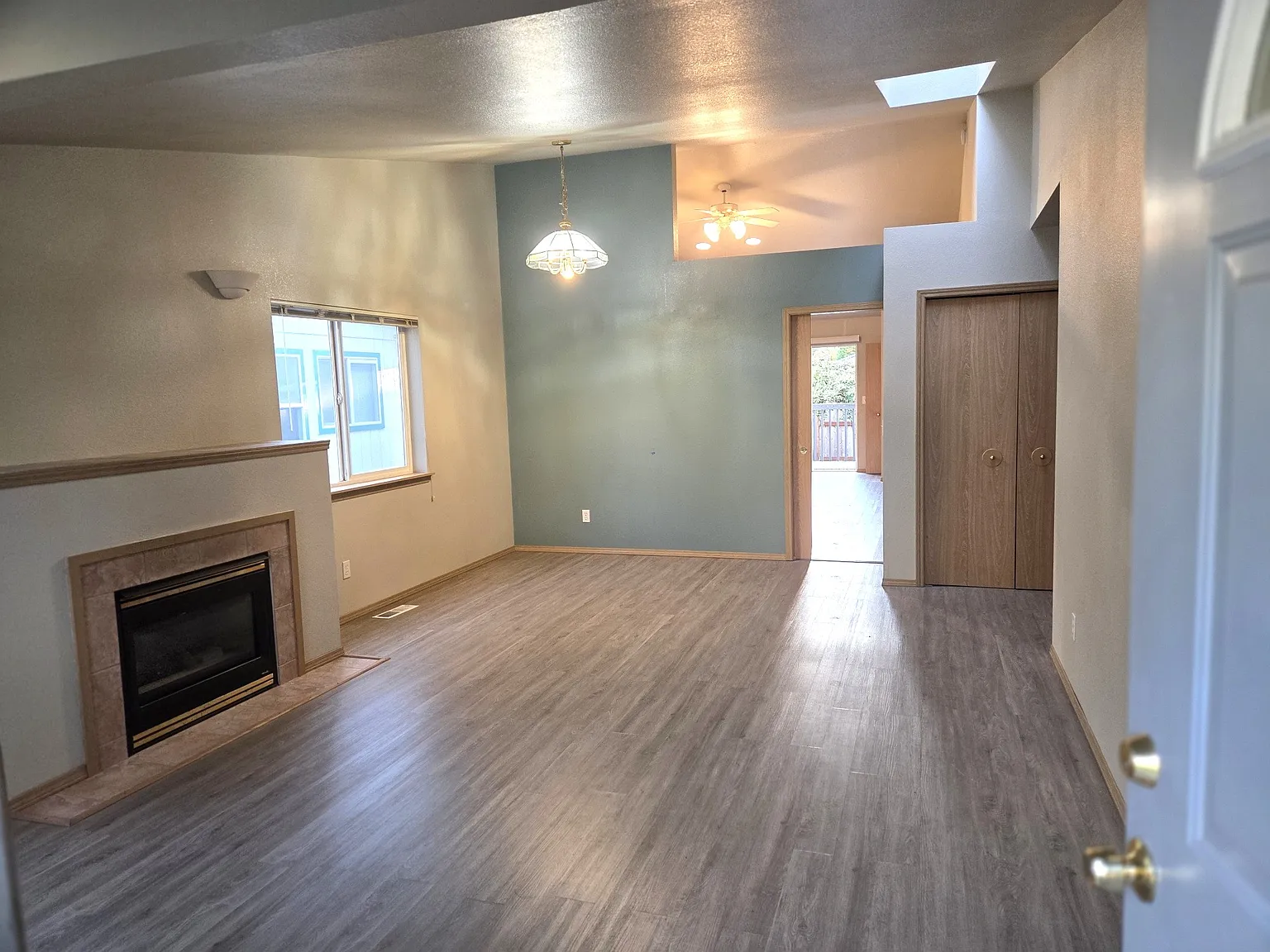 3 bed, 1431 sqft, $2,300 — Photo 3