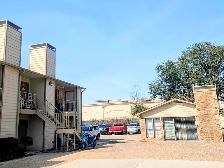 Bennett Place Apartments — Photo 16