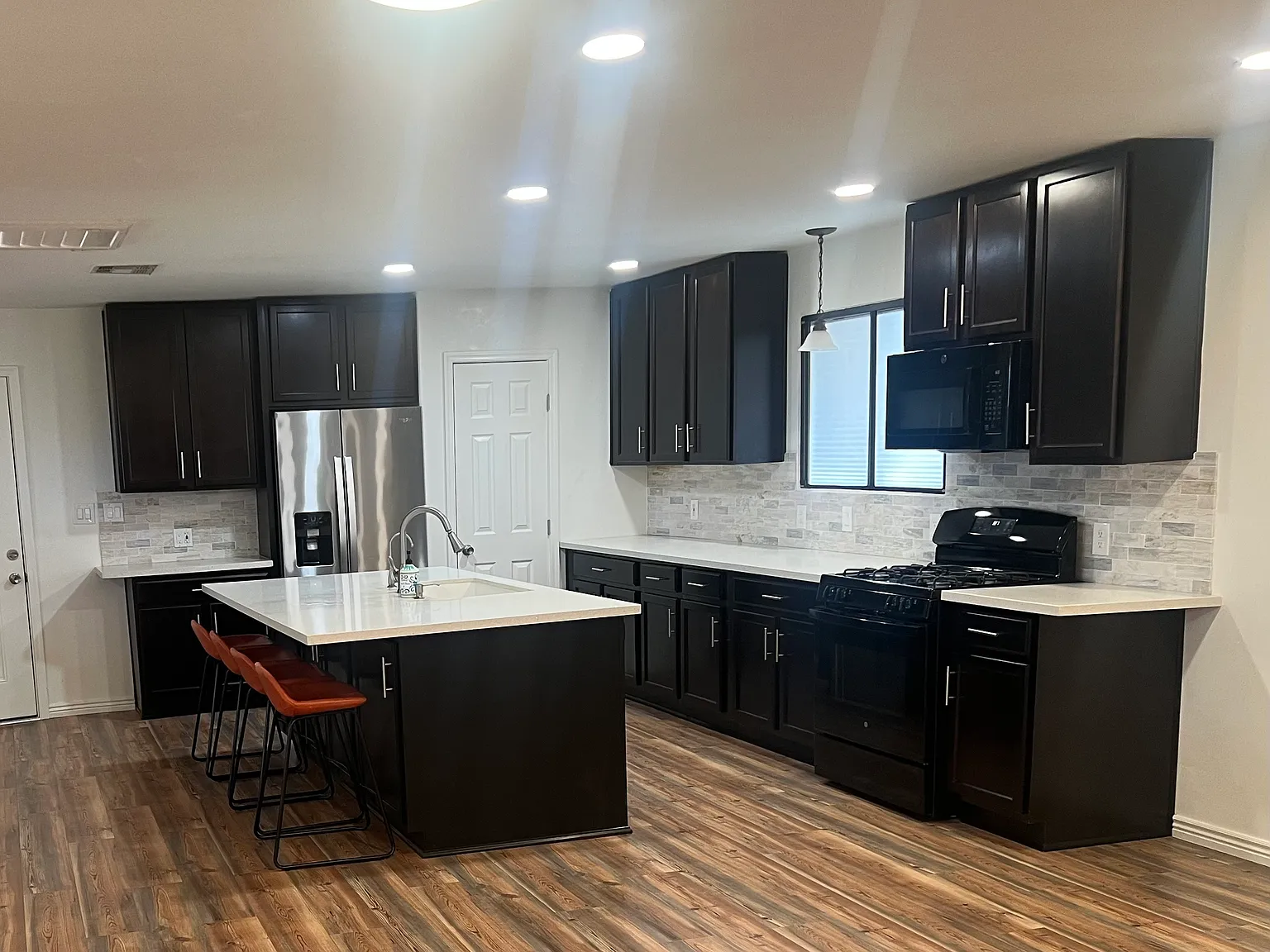 3 bed, 1456 sqft, $2,450 — Photo 2