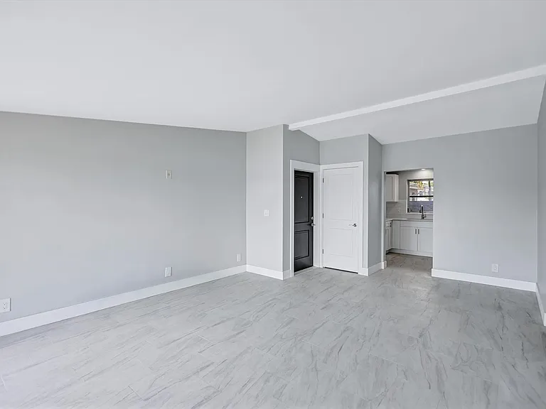 325 Capri Blvd — Photo 57