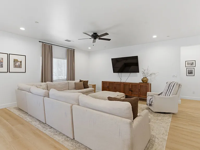 12529 Maclure Dr — Photo 8