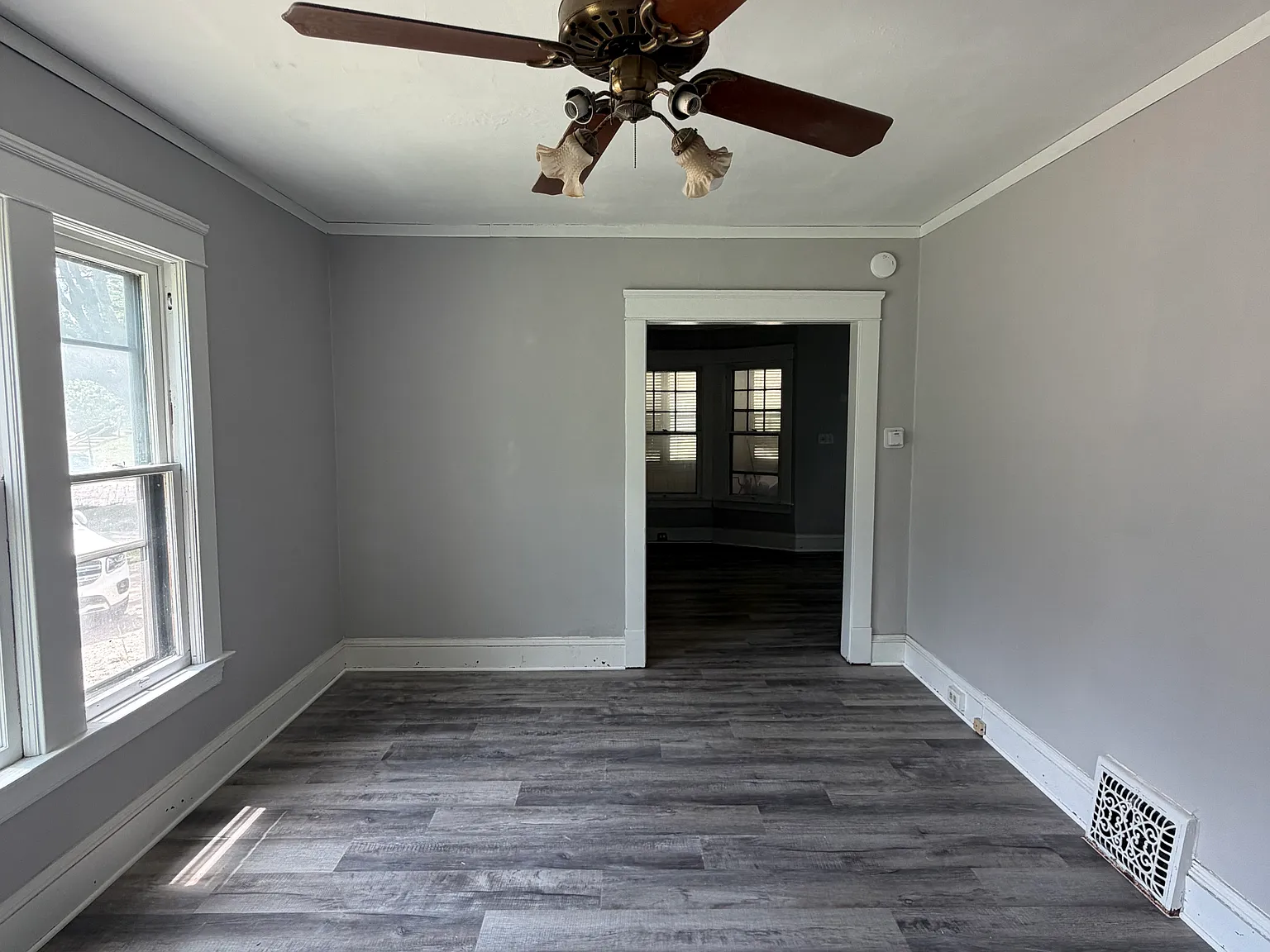 3 bed, 1.5 bath, 1264 sqft, $1,300 — Photo 2