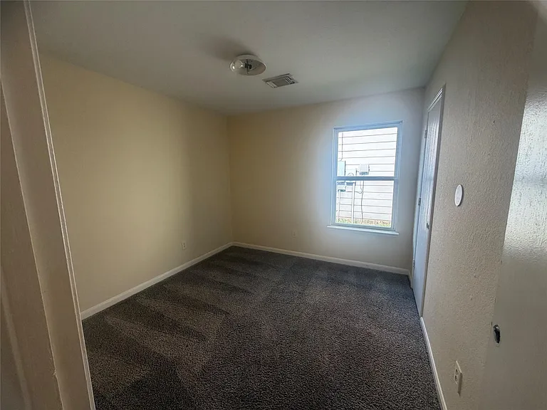 8103 Forest Glen Dr — Photo 13