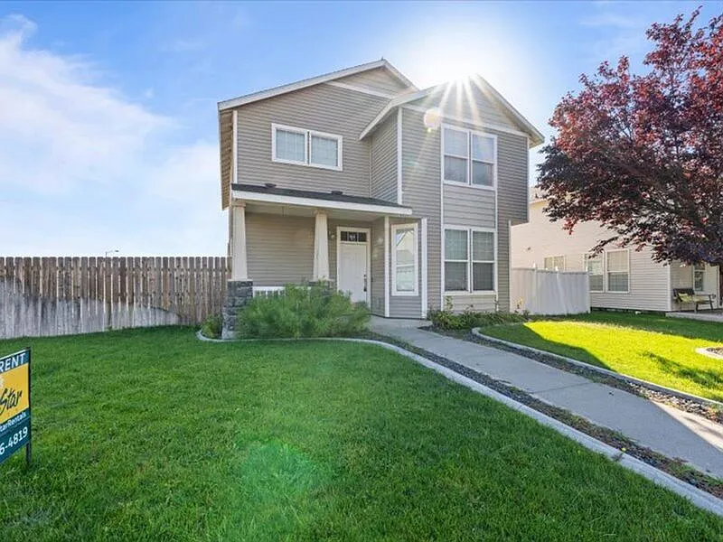 3 bed, 3.0 bath, 1959 sqft, $2,500 — Photo 2