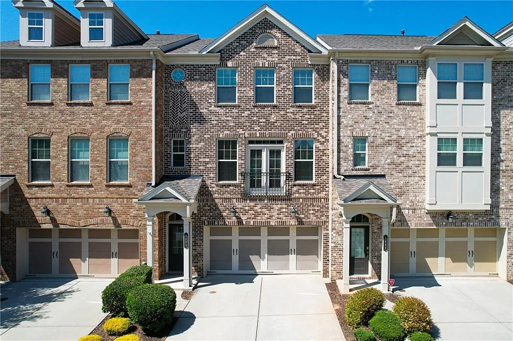4 bed, 3.5 bath, 2502 sqft, $3,200 — Photo 1