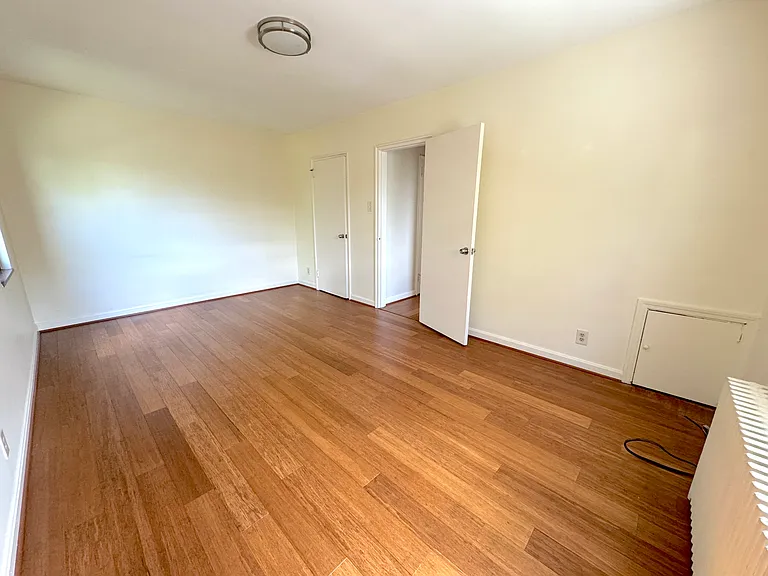 767 College St #303 — Photo 14