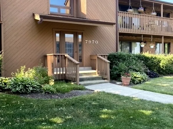 7970 Garfield Ave APT 102, Burr Ridge, IL 60527