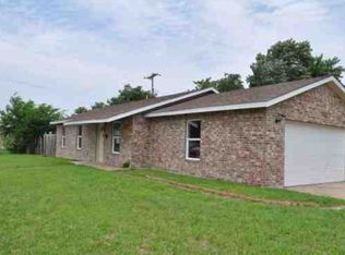 833 NW 27th St, Moore, OK 73160