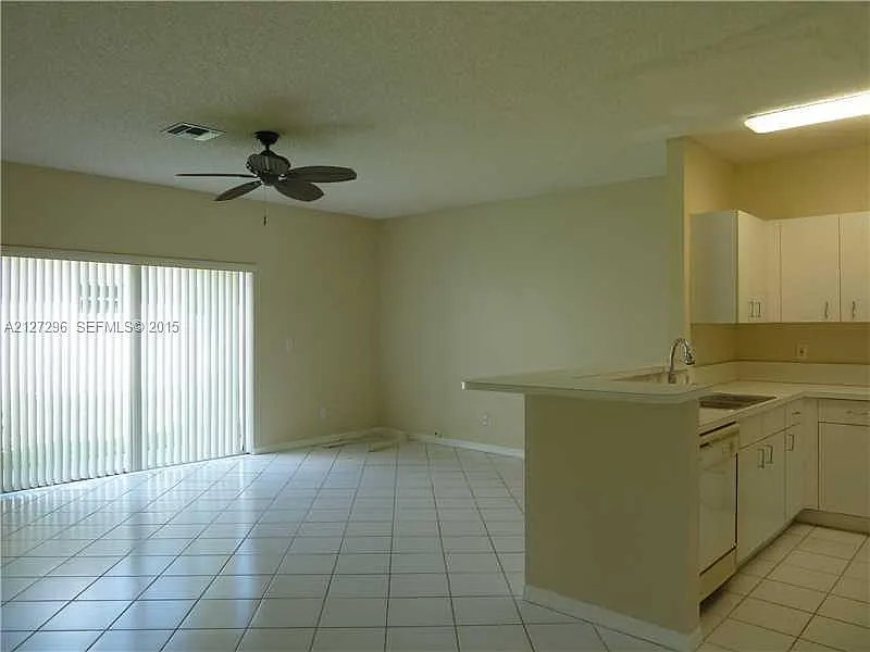 3 bed, 2.5 bath, 1600 sqft, $3,400 — Photo 2
