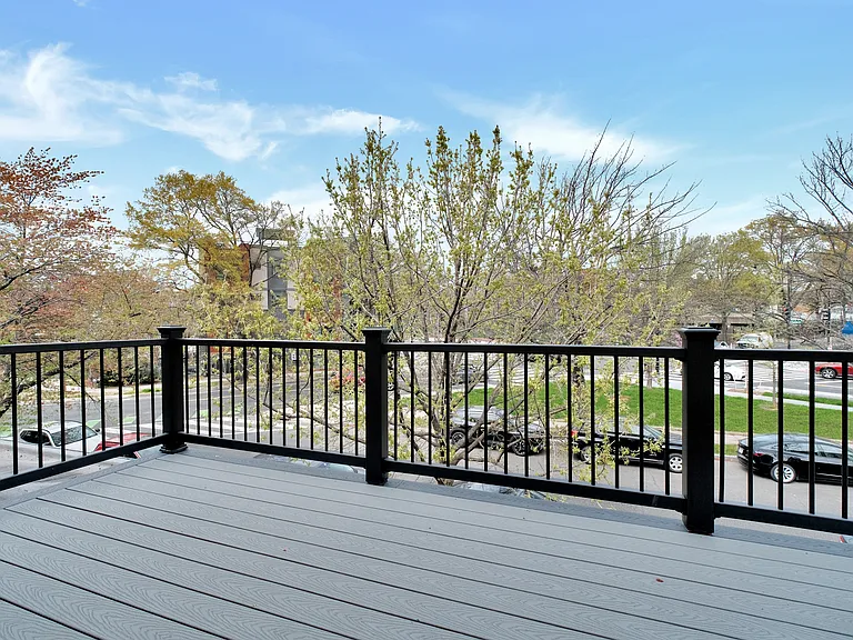 913 L St NE — Photo 34