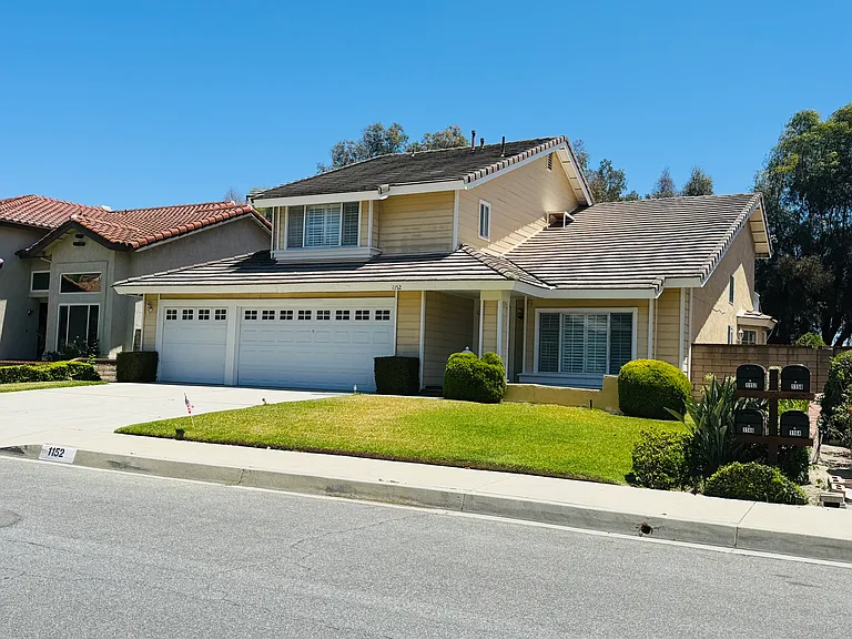 1152 Pebblewood Dr — Photo 1