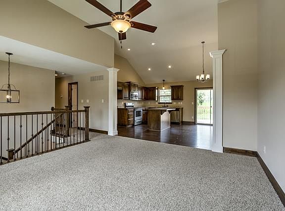 5th image of 628 N Rockwell Ct