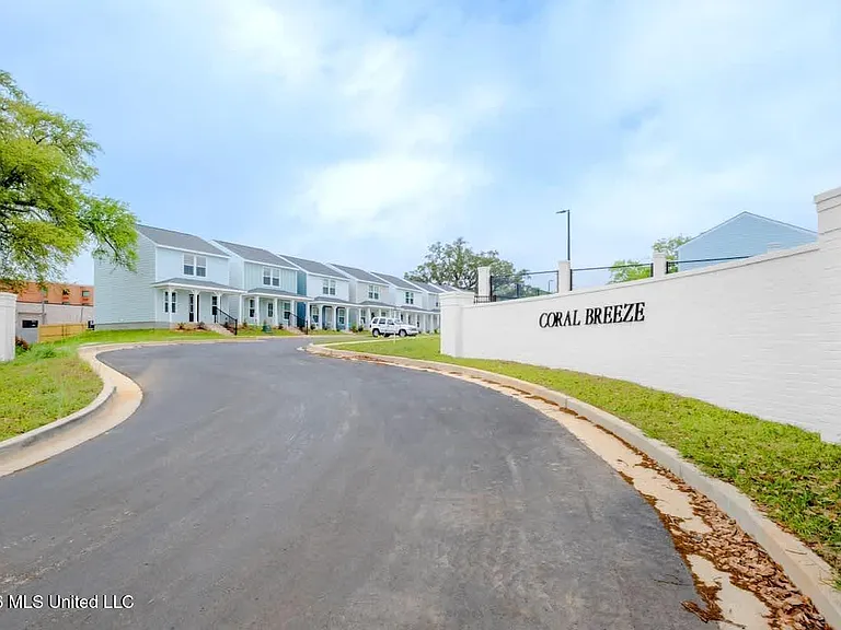 122 Coral Breeze Dr — Photo 25