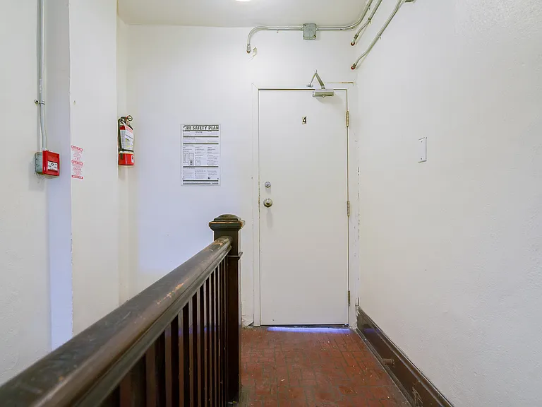 2099 Yonge St #3 — Photo 8