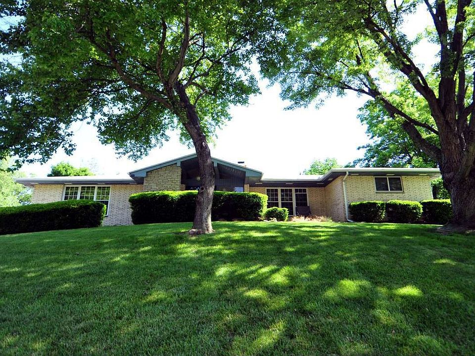 Nice curb appeal!