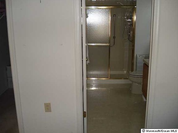 4th image of 320 Jamaica Blvd