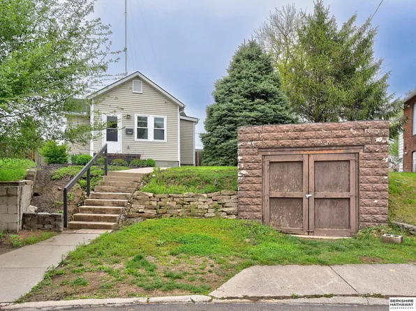 2784 Dupont St, Omaha, NE 68105