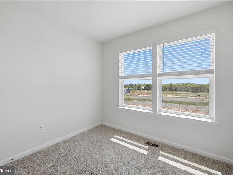 122 Bowers St — Photo 31