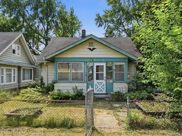 3039 Kenrick St, Keego Harbor, MI 48320