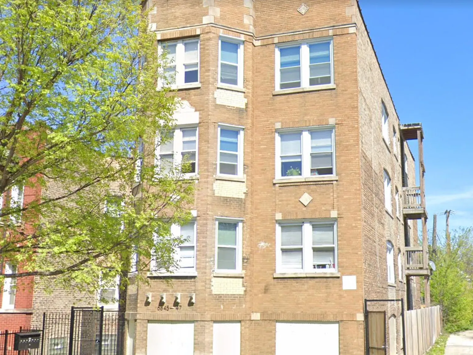 2 bed, 850 sqft, $1,300 — Photo 1