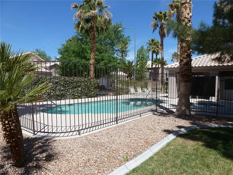 5323 Heatherbrook Cir — Photo 3
