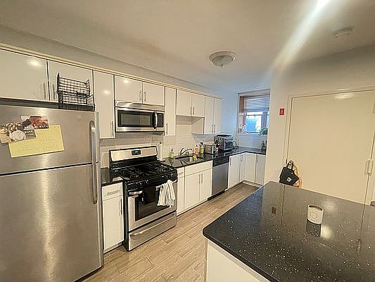 5th image of 492 Humboldt St #1