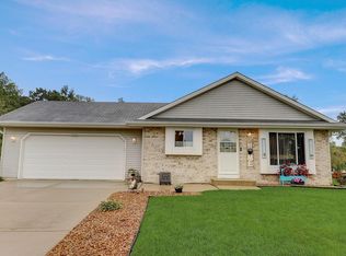 10474 S Donald Dr, Oak Creek, WI 53154
