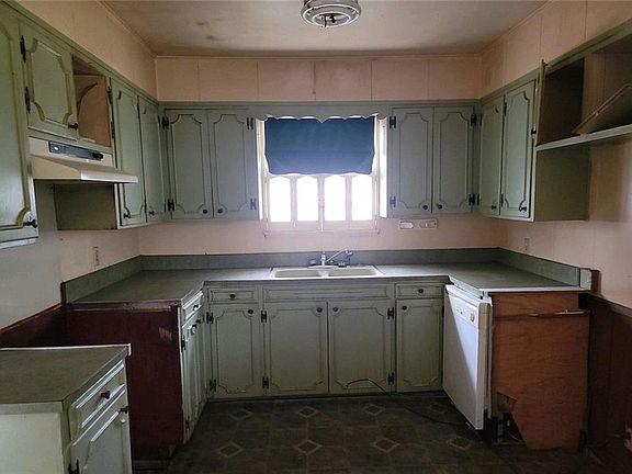 3rd image of 234 Charles Edward Ct