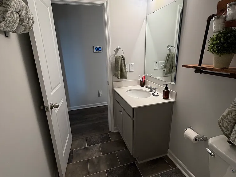 136 Arlington Dr — Photo 3