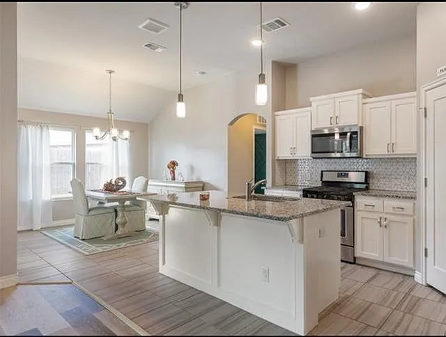 810 Barbaroot Dr — Photo 5