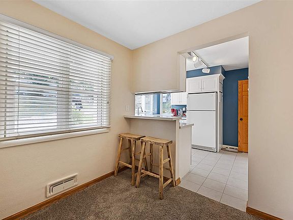 3rd image of 1333 Parkwood Dr SE
