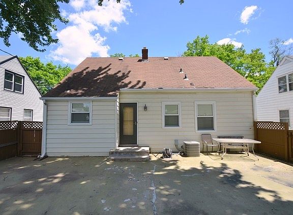 3rd image of 2604 Ellen Ave