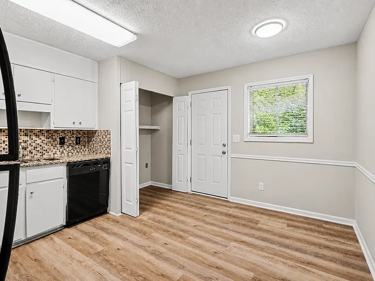 886B Martin Heights Dr — Photo 8