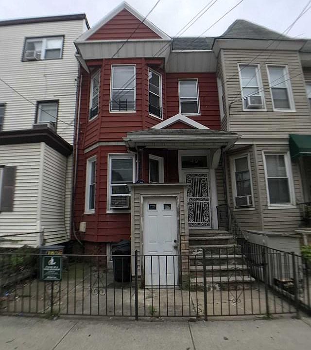 2nd image of 49 Graham St