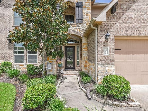 3rd image of 745 Somerset Landing Ln