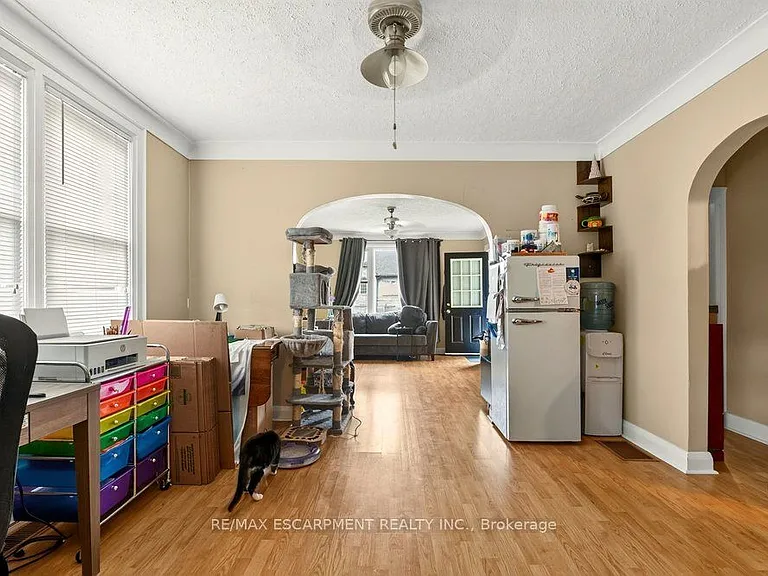 66 Queen St S #FRONT — Photo 4