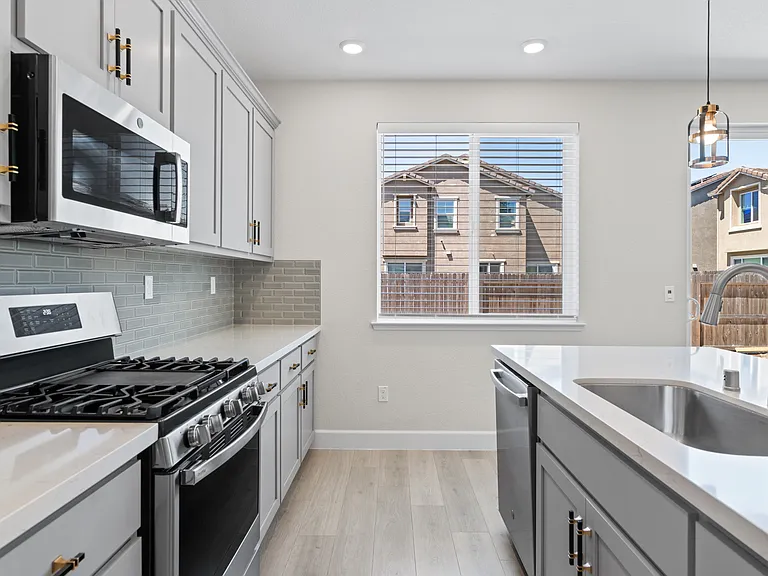548 Aliki Dr — Photo 33
