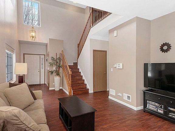 3rd image of 2483 Jamestown Ln
