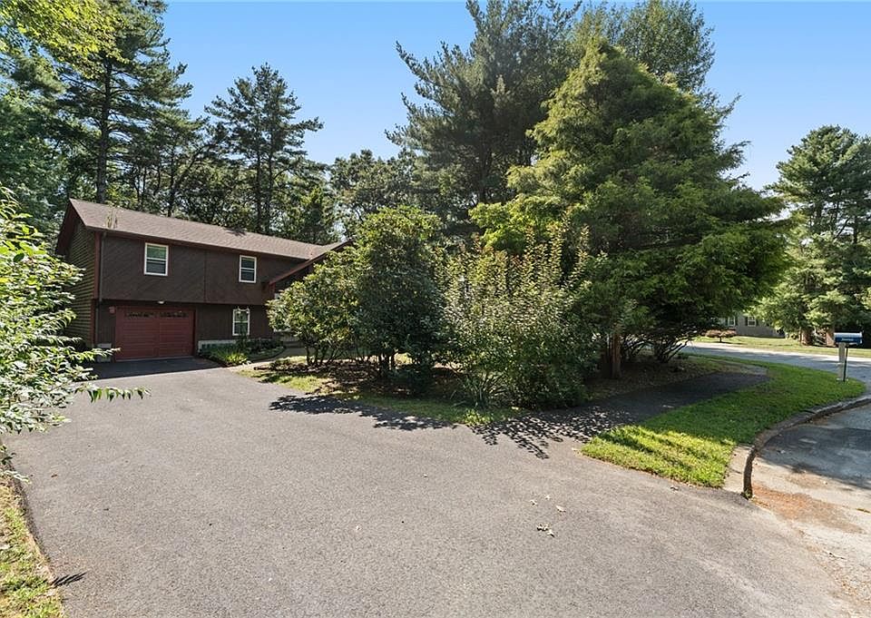 1st image of 11 Circlewood Dr
