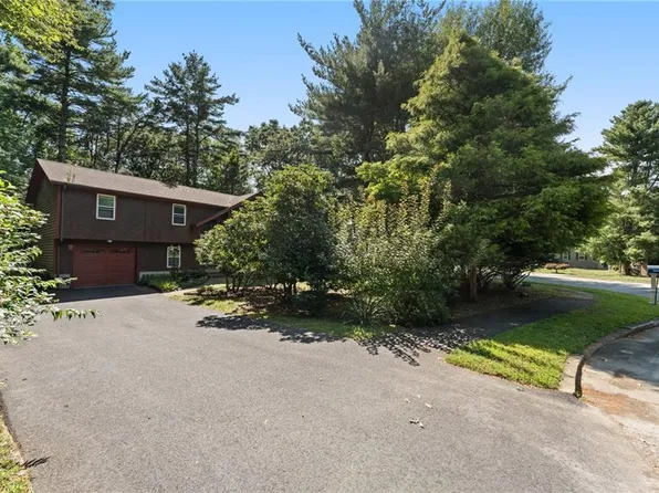 11 Circlewood Dr, Coventry, RI 02816