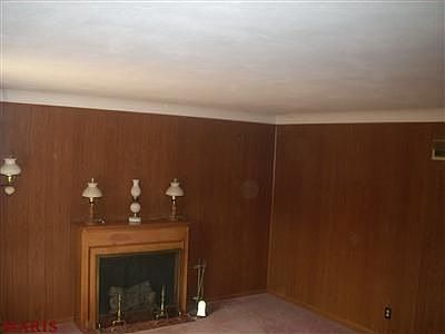 4th image of 925 Thatcher Ave