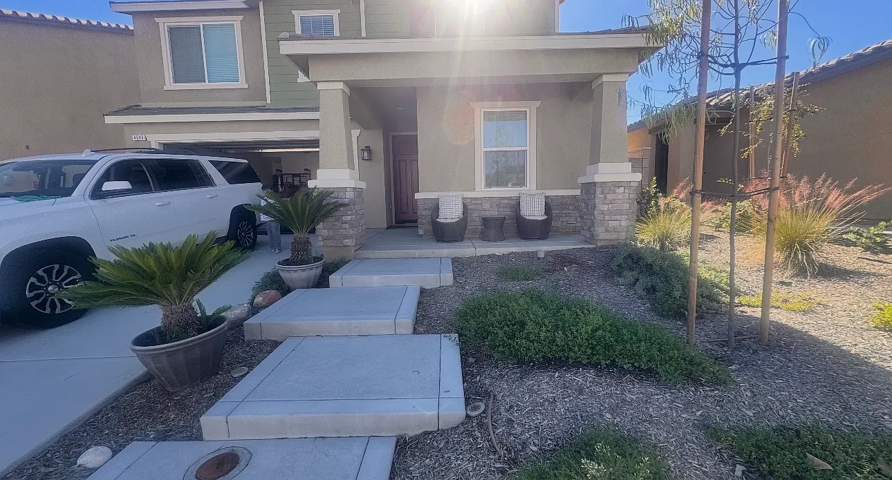4 bed, 1976 sqft, $3,800 — Photo 1