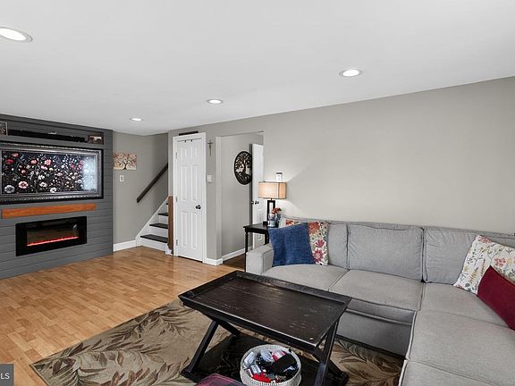 3rd image of 315 Summer Ave