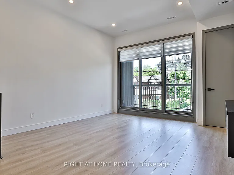 1169 Davenport Rd #4 — Photo 8