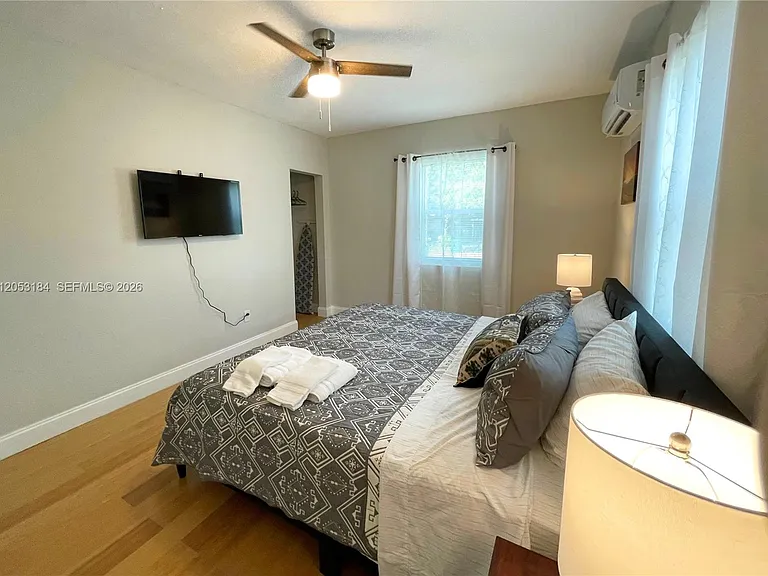 1178 NE 112th St #1 — Photo 28